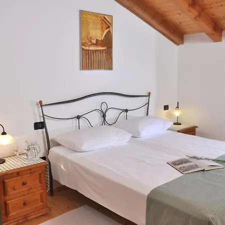 Casa Romantica La Parenzana Bed and Breakfast 3*