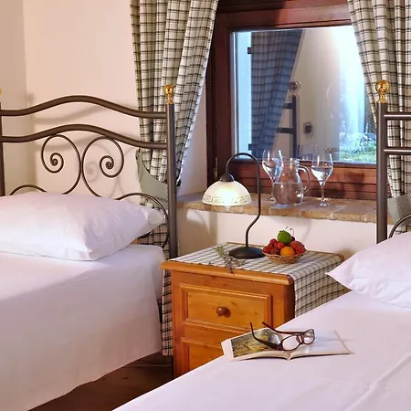 Casa Romantica La Parenzana Bed and Breakfast 3*