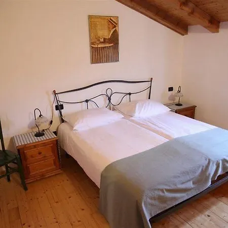 Bed and Breakfast Casa Romantica La Parenzana
