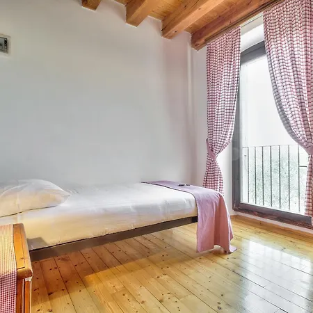 Bed & Breakfast Casa Romantica La Parenzana 3*