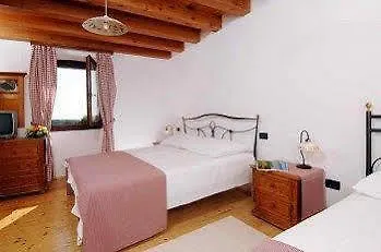 Casa Romantica La Parenzana Bed and Breakfast