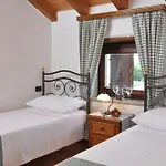 לינה וארוחת בוקר Casa Romantica La Parenzana 3*